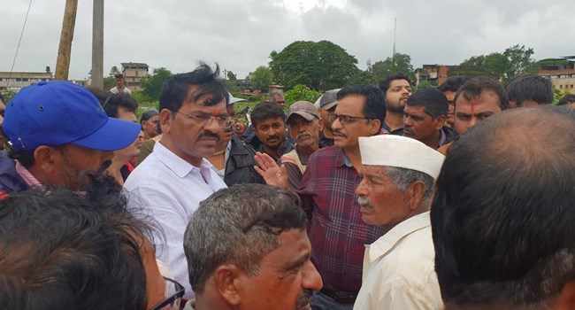 MLA Anila Benake visits flood-hit area in Belgaum